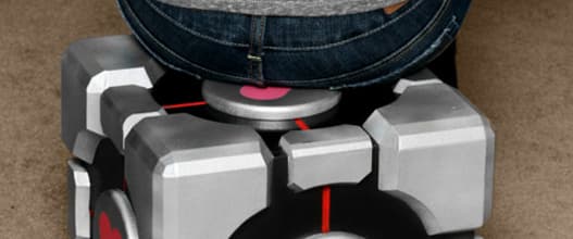 Companion Cube Design Hocker